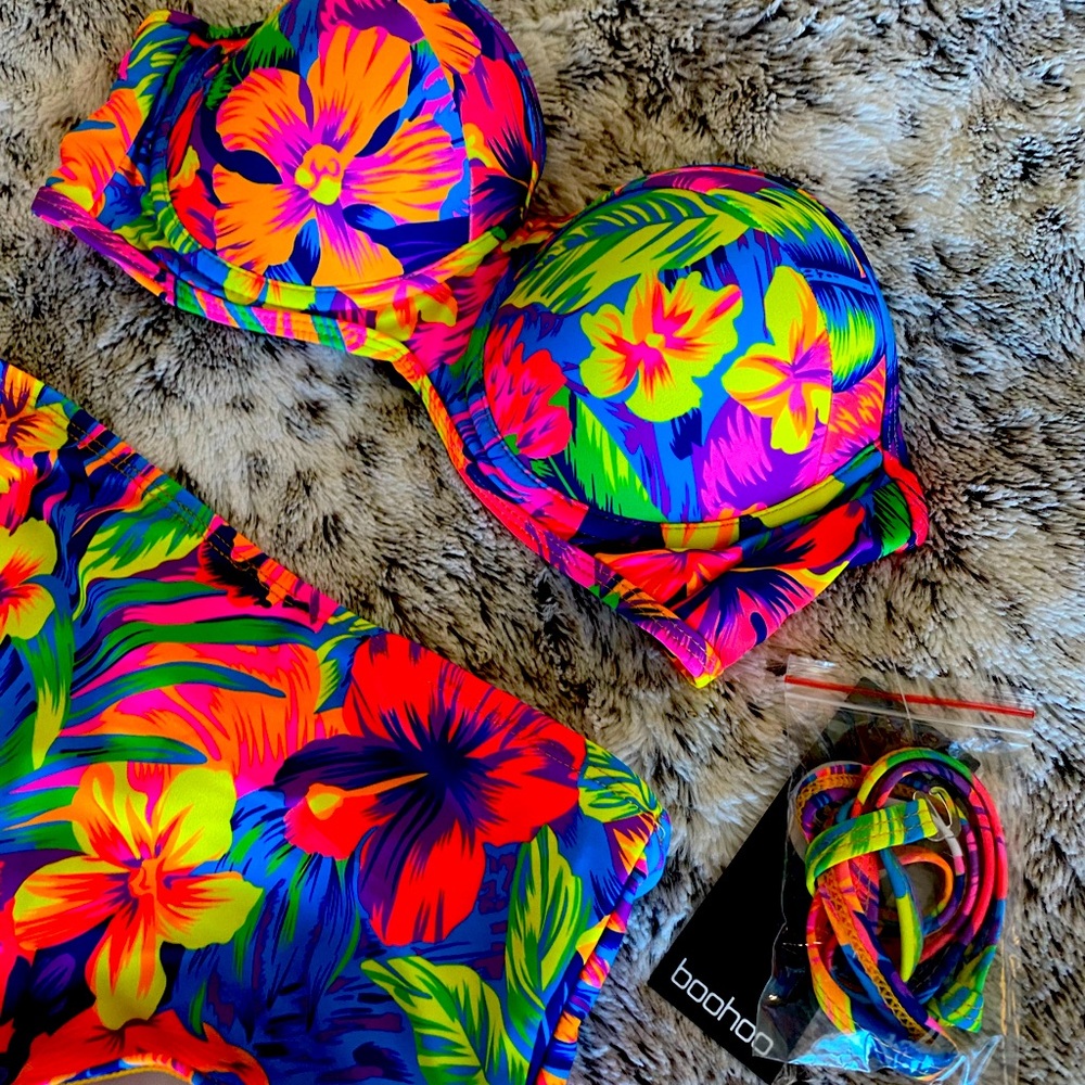 Cute boohoo swimming suit NWOT